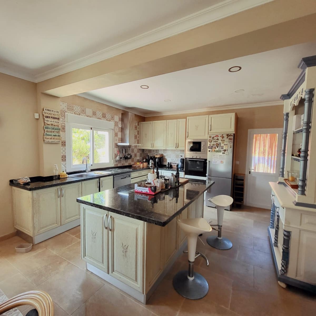 Chalet de 5 habitaciones en Estepona en venta con piscina - 1.260.000 € (Ref: 9921100)