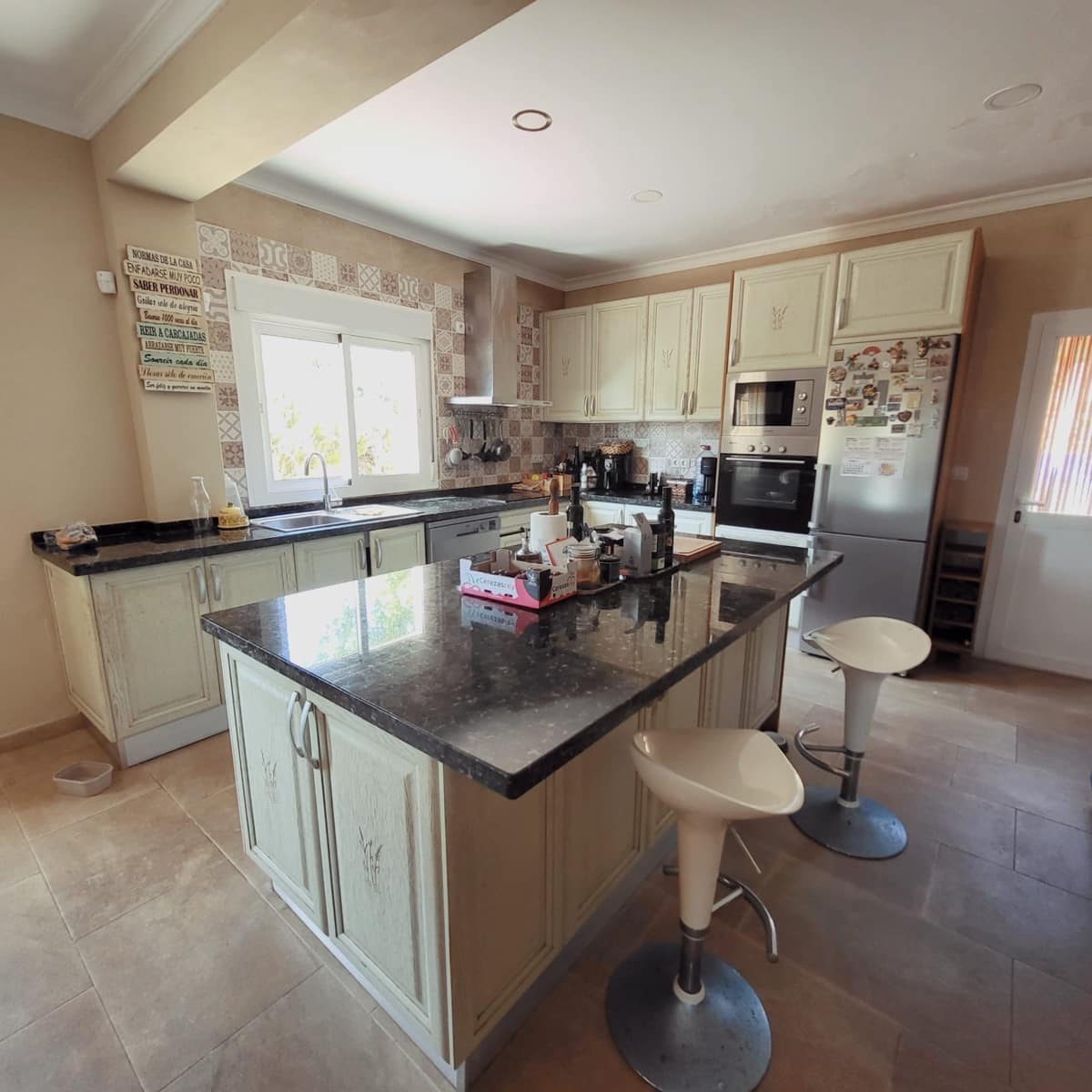 Chalet de 5 habitaciones en Estepona en venta con piscina - 1.260.000 € (Ref: 9921100)
