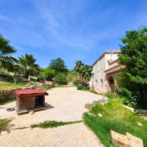 Chalet de 5 habitaciones en Estepona en venta con piscina - 1.260.000 € (Ref: 9921100)