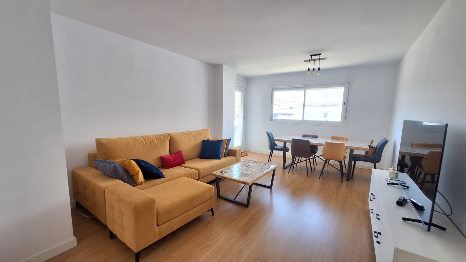 Piso de 3 habitaciones en Estepona en venta con piscina garaje - 384.500 € (Ref: 9921507)