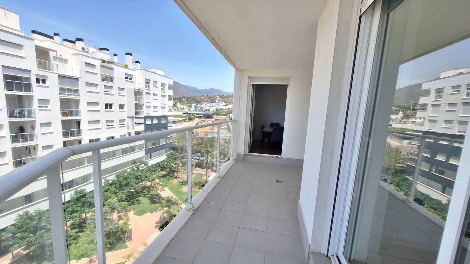 Piso de 3 habitaciones en Estepona en venta con piscina garaje - 384.500 € (Ref: 9921507)