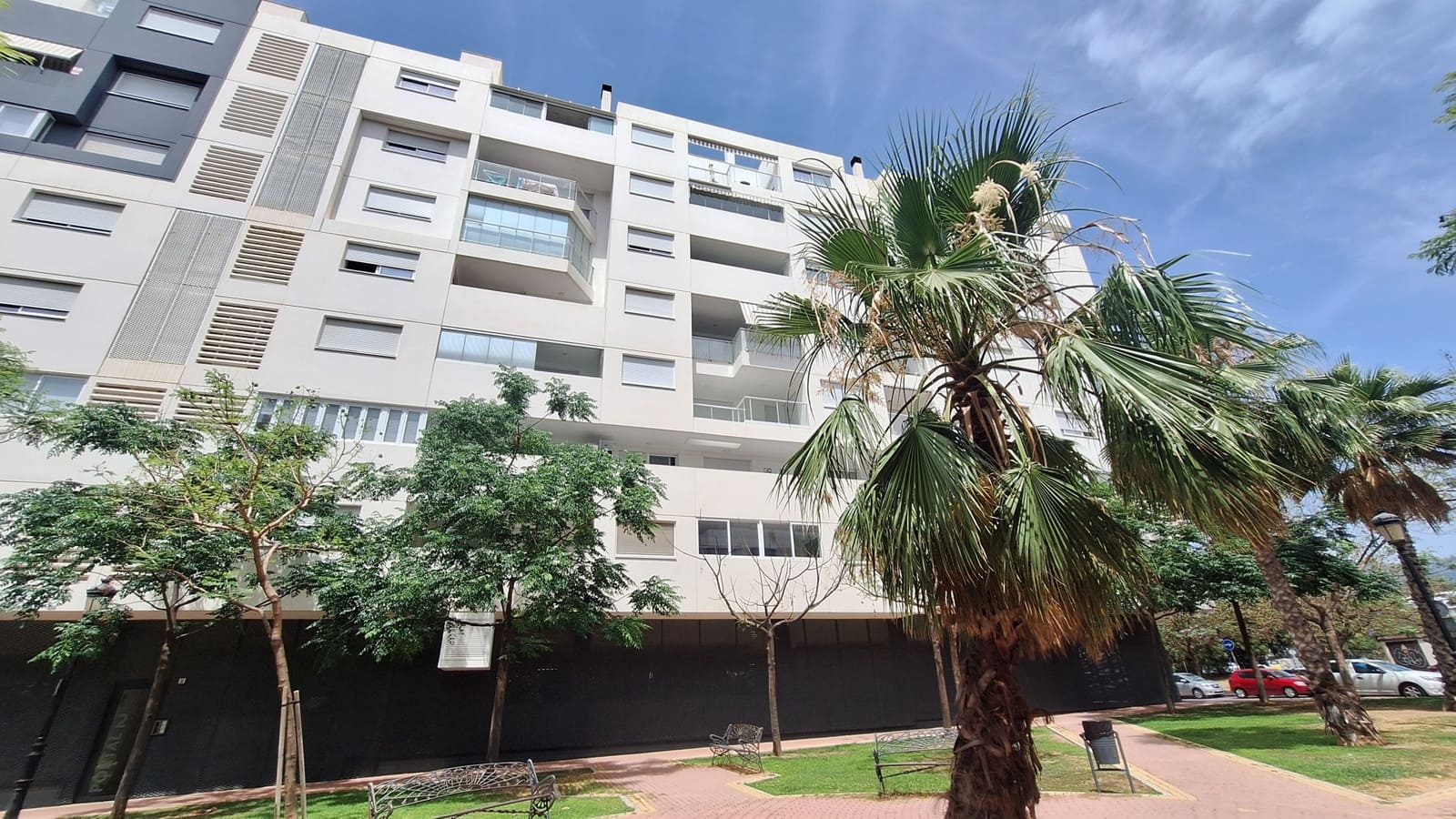 Piso de 3 habitaciones en Estepona en venta con piscina garaje - 384.500 € (Ref: 9921507)