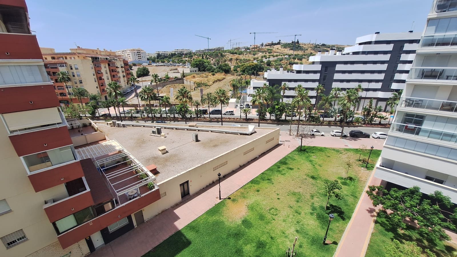 Piso de 3 habitaciones en Estepona en venta con piscina garaje - 384.500 € (Ref: 9921507)