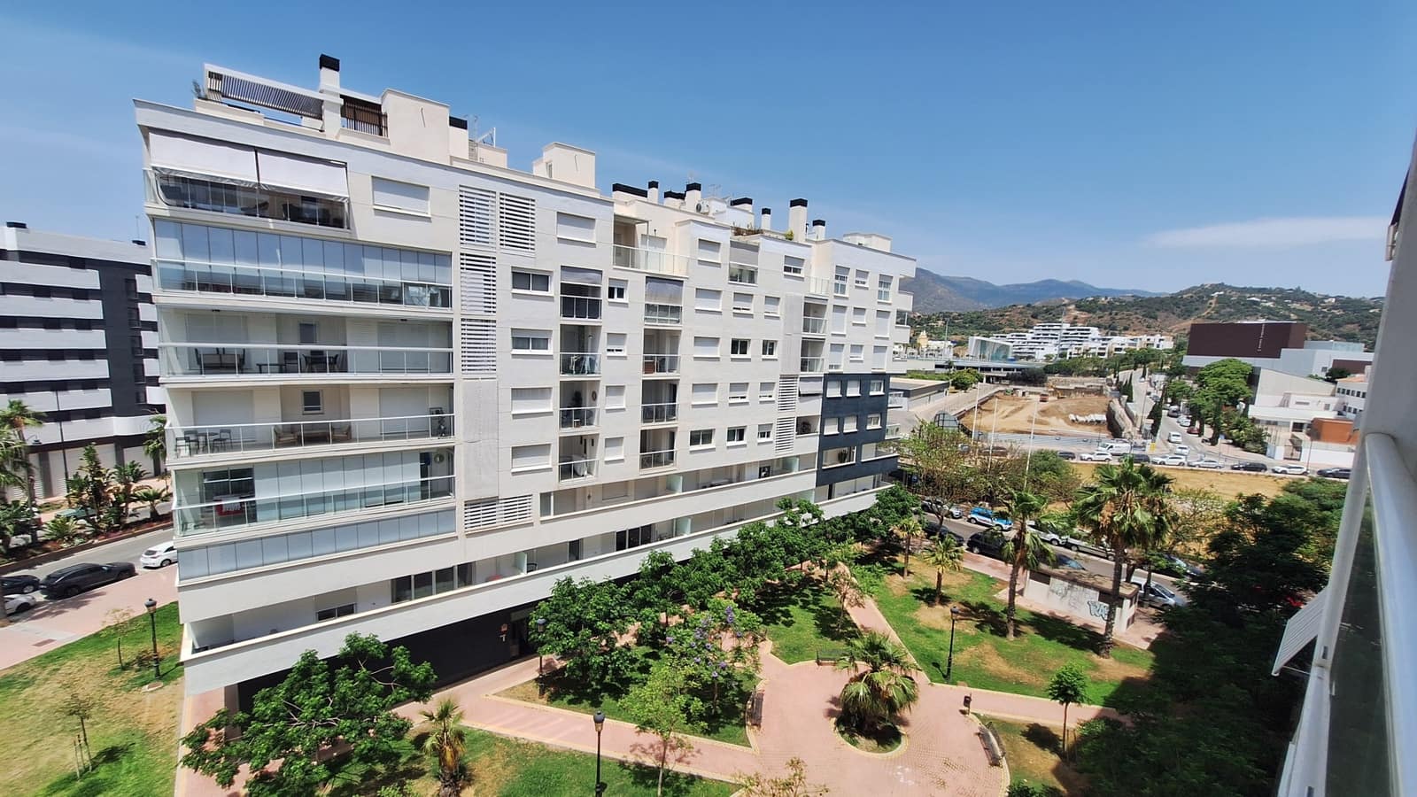 Piso de 3 habitaciones en Estepona en venta con piscina garaje - 384.500 € (Ref: 9921507)