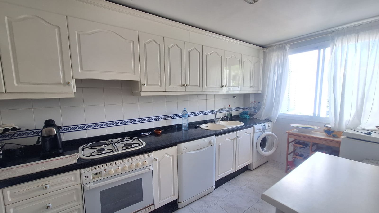 4 bedroom Townhouse for sale in Estepona with pool garage - € 680,000 (Ref: 9921508)