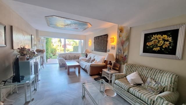 4 bedroom Townhouse for sale in Estepona with pool garage - € 692,000 (Ref: 9921508)