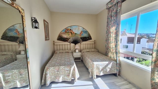 4 bedroom Townhouse for sale in Estepona with pool garage - € 692,000 (Ref: 9921508)