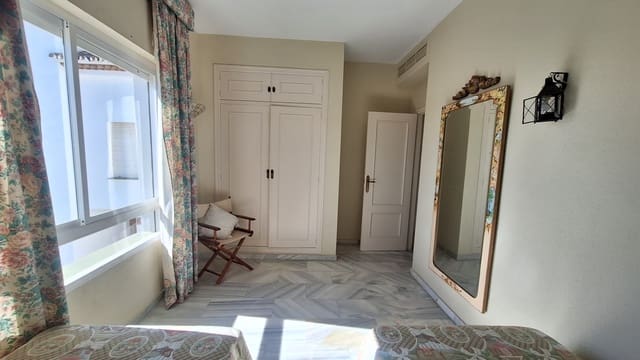 4 bedroom Townhouse for sale in Estepona with pool garage - € 692,000 (Ref: 9921508)