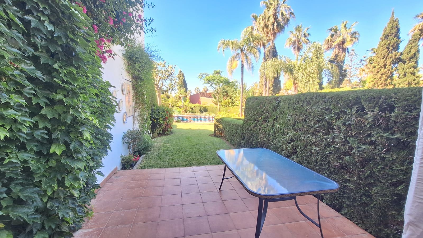 4 bedroom Townhouse for sale in Estepona with pool garage - € 680,000 (Ref: 9921508)