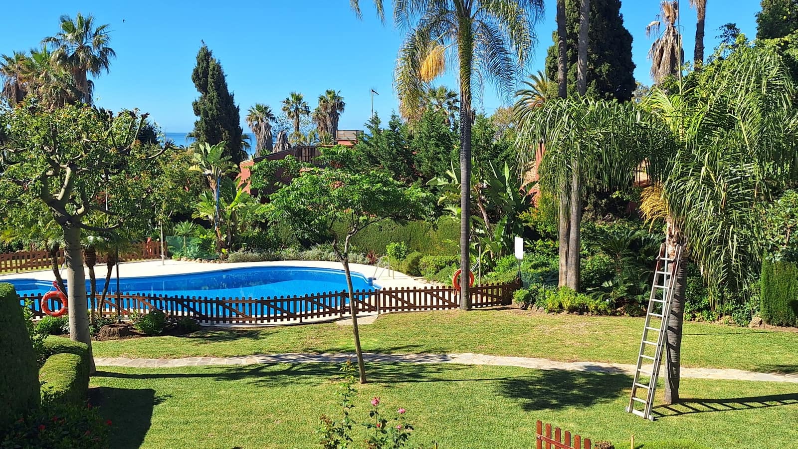 4 bedroom Townhouse for sale in Estepona with pool garage - € 680,000 (Ref: 9921508)