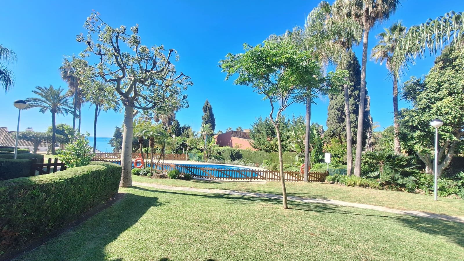 4 bedroom Townhouse for sale in Estepona with pool garage - € 680,000 (Ref: 9921508)