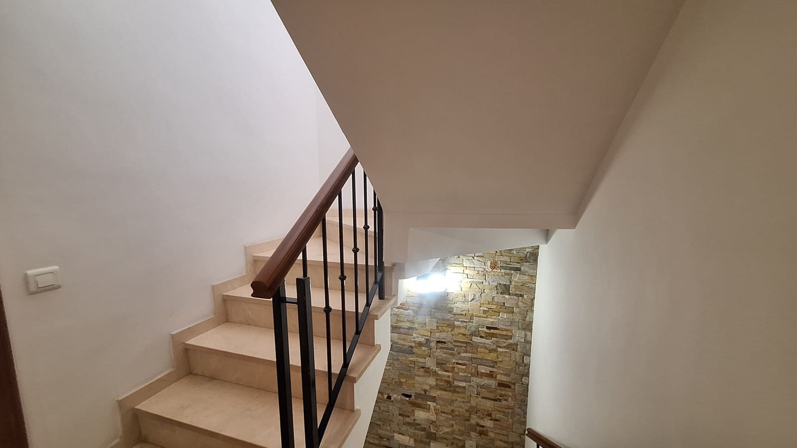 6 sovrum Hus till salu i Estepona med garage - 685 000 € (Ref: 9981652)