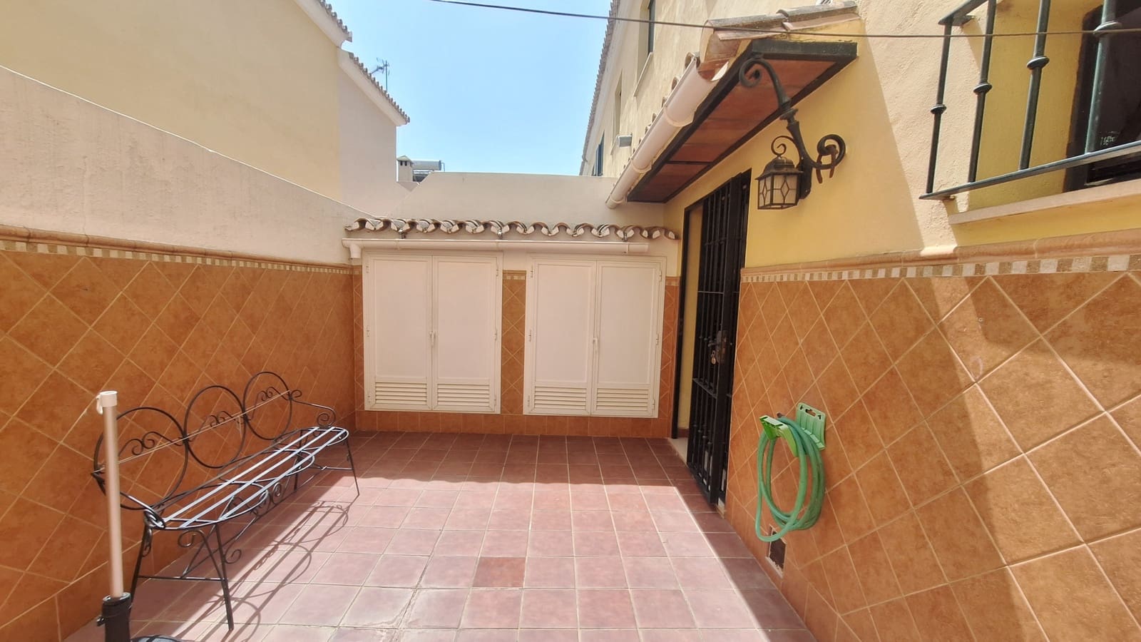 6 sovrum Hus till salu i Estepona med garage - 685 000 € (Ref: 9981652)
