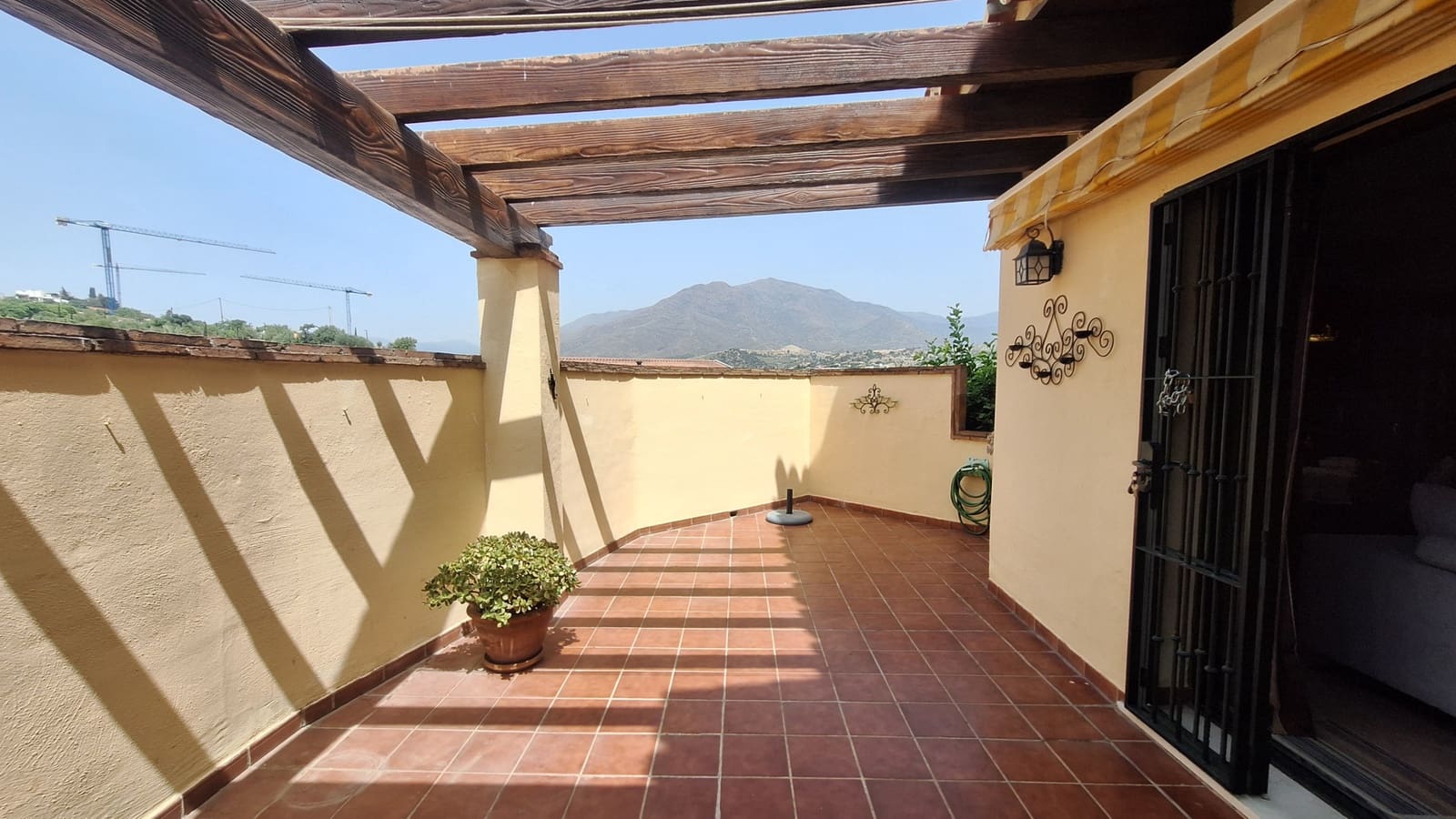6 sovrum Hus till salu i Estepona med garage - 685 000 € (Ref: 9981652)