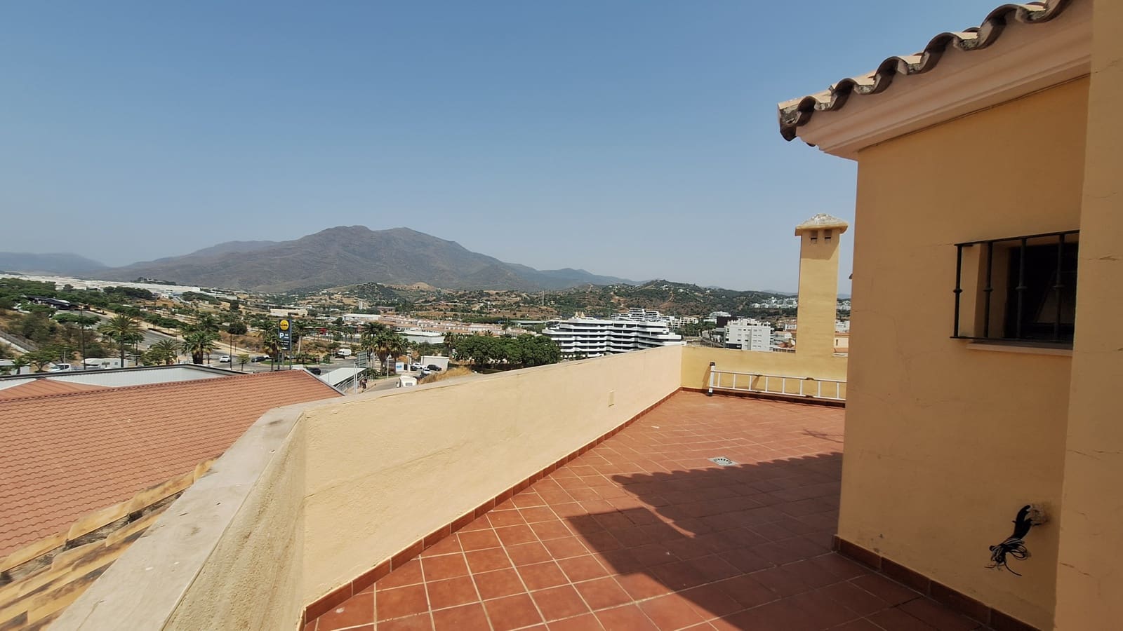 6 sovrum Hus till salu i Estepona med garage - 685 000 € (Ref: 9981652)