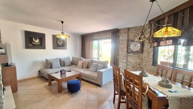 6 bedroom Townhouse for sale in Estepona with garage - € 685,000 (Ref: 9981652)