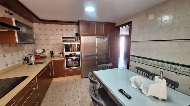6 bedroom Townhouse for sale in Estepona with garage - € 685,000 (Ref: 9981652)