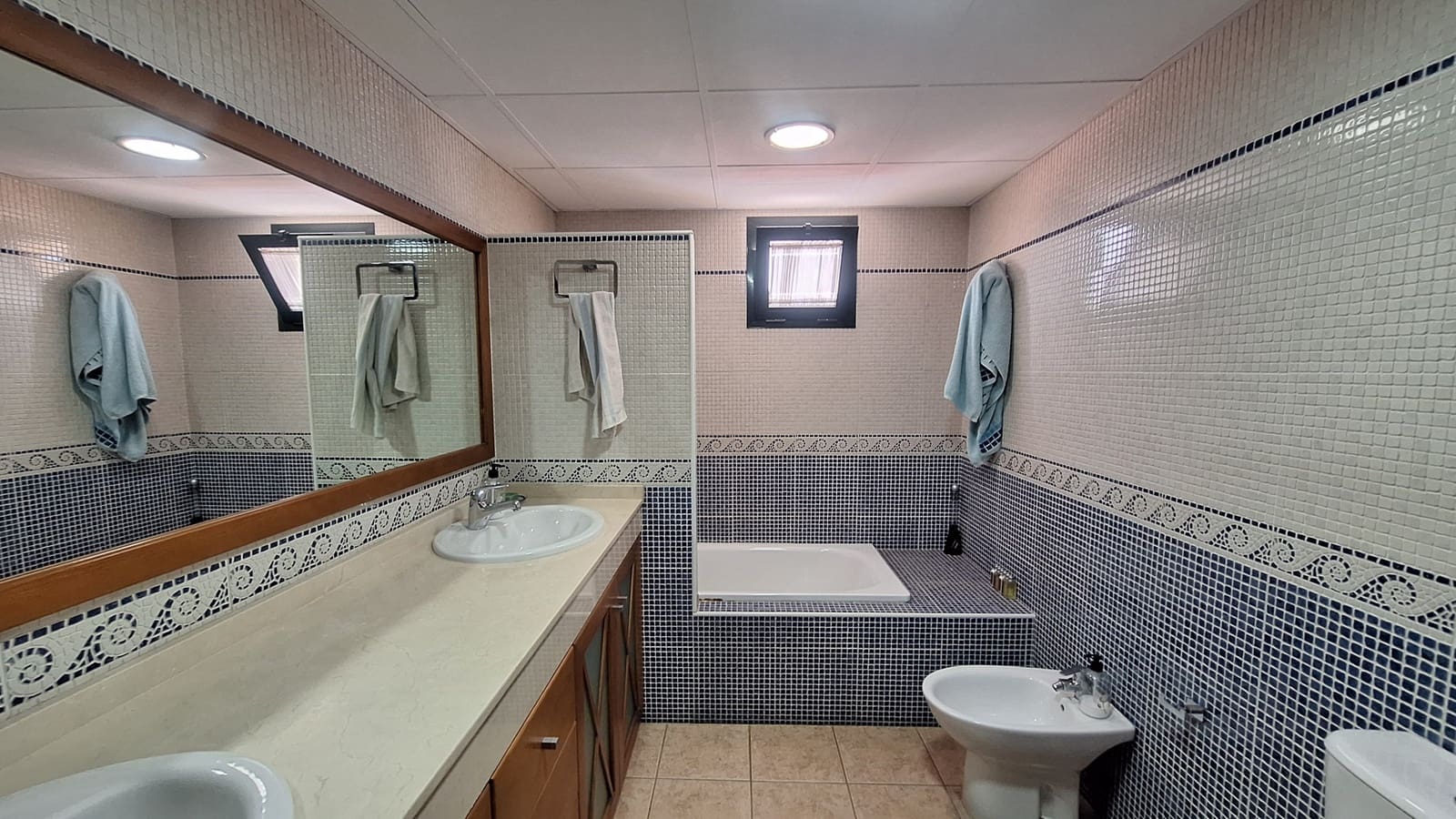 6 sovrum Hus till salu i Estepona med garage - 685 000 € (Ref: 9981652)
