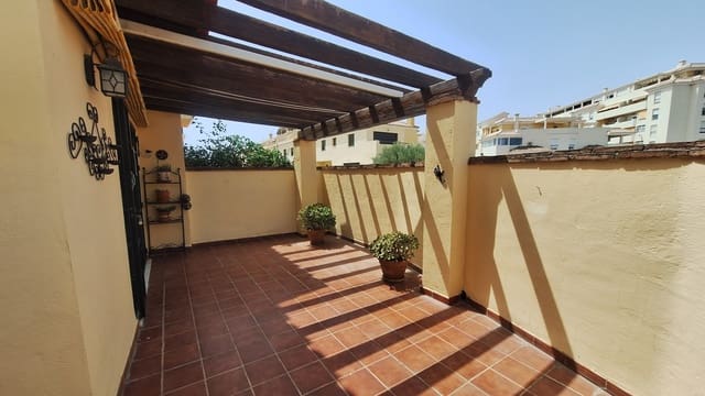 6 bedroom Townhouse for sale in Estepona with garage - € 685,000 (Ref: 9981652)
