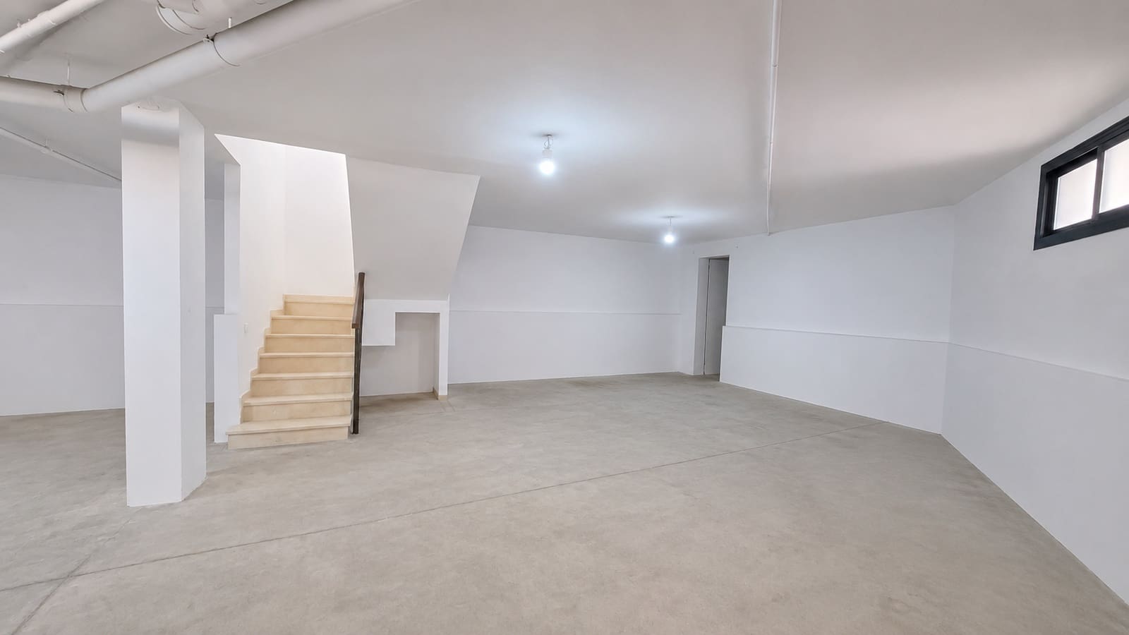 6 quarto Casa em Banda para venda em Estepona com garagem - 685 000 € (Ref: 9981652)