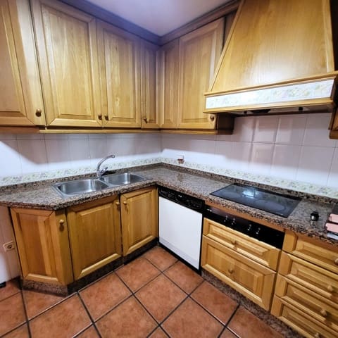 4 quarto Apartamento para venda em Estepona com piscina garagem - 490 000 € (Ref: 9983787)