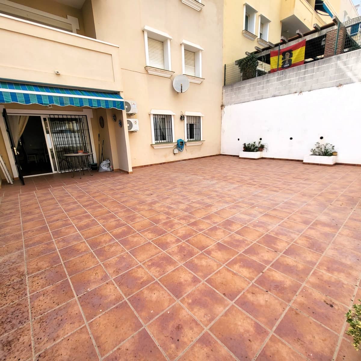 4 quarto Apartamento para venda em Estepona com piscina garagem - 490 000 € (Ref: 9983787)