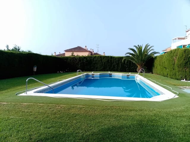 4 quarto Apartamento para venda em Estepona com piscina garagem - 490 000 € (Ref: 9983787)