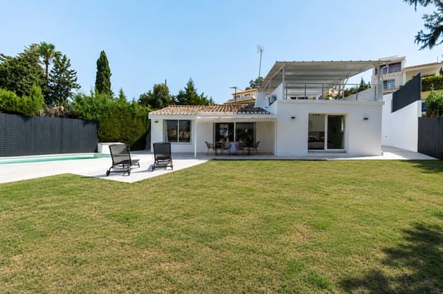 3 Zimmer Villa zu verkaufen in Estepona mit Pool Garage - 849.000 € (Ref: 9984243)