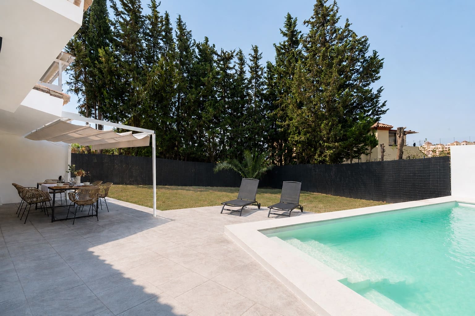 3 bedroom Villa for sale in Estepona with pool garage - € 849,000 (Ref: 9984243)