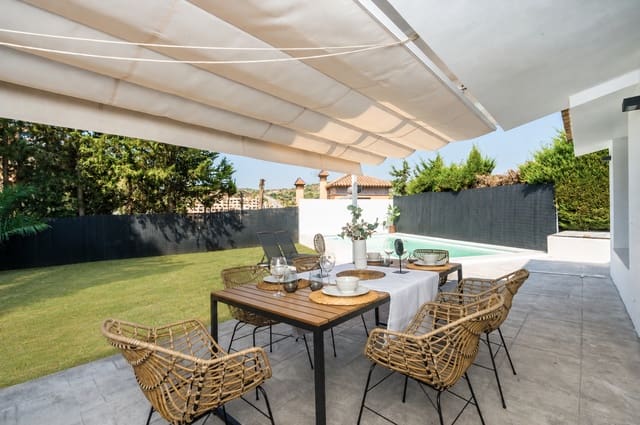 3 Zimmer Villa zu verkaufen in Estepona mit Pool Garage - 849.000 € (Ref: 9984243)