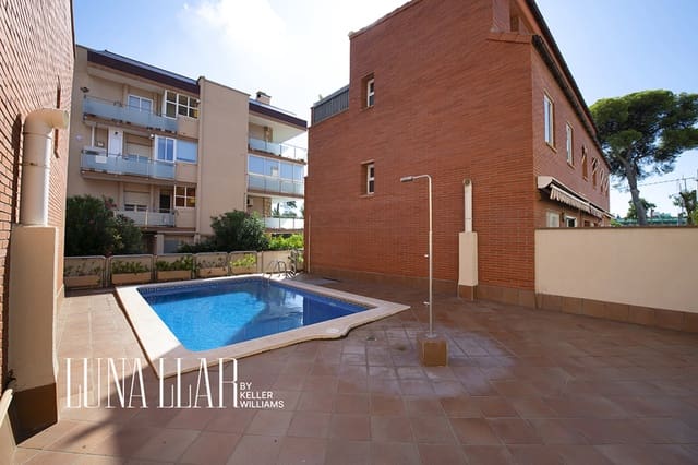4 chambre Villa/Maison à vendre à Castelldefels avec piscine garage - 695 000 € (Ref: 10101893)