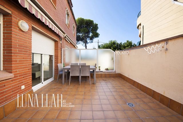 4 chambre Villa/Maison à vendre à Castelldefels avec piscine garage - 695 000 € (Ref: 10101893)