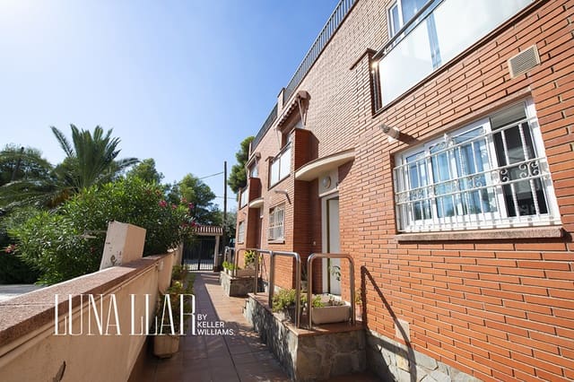 4 chambre Villa/Maison à vendre à Castelldefels avec piscine garage - 695 000 € (Ref: 10101893)