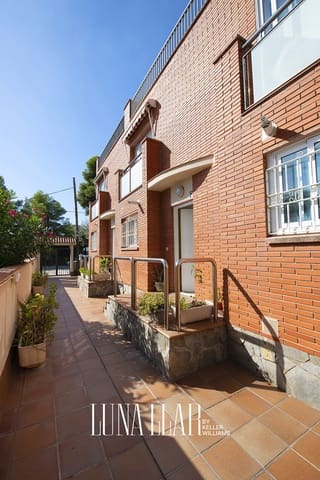 4 chambre Villa/Maison à vendre à Castelldefels avec piscine garage - 695 000 € (Ref: 10101893)