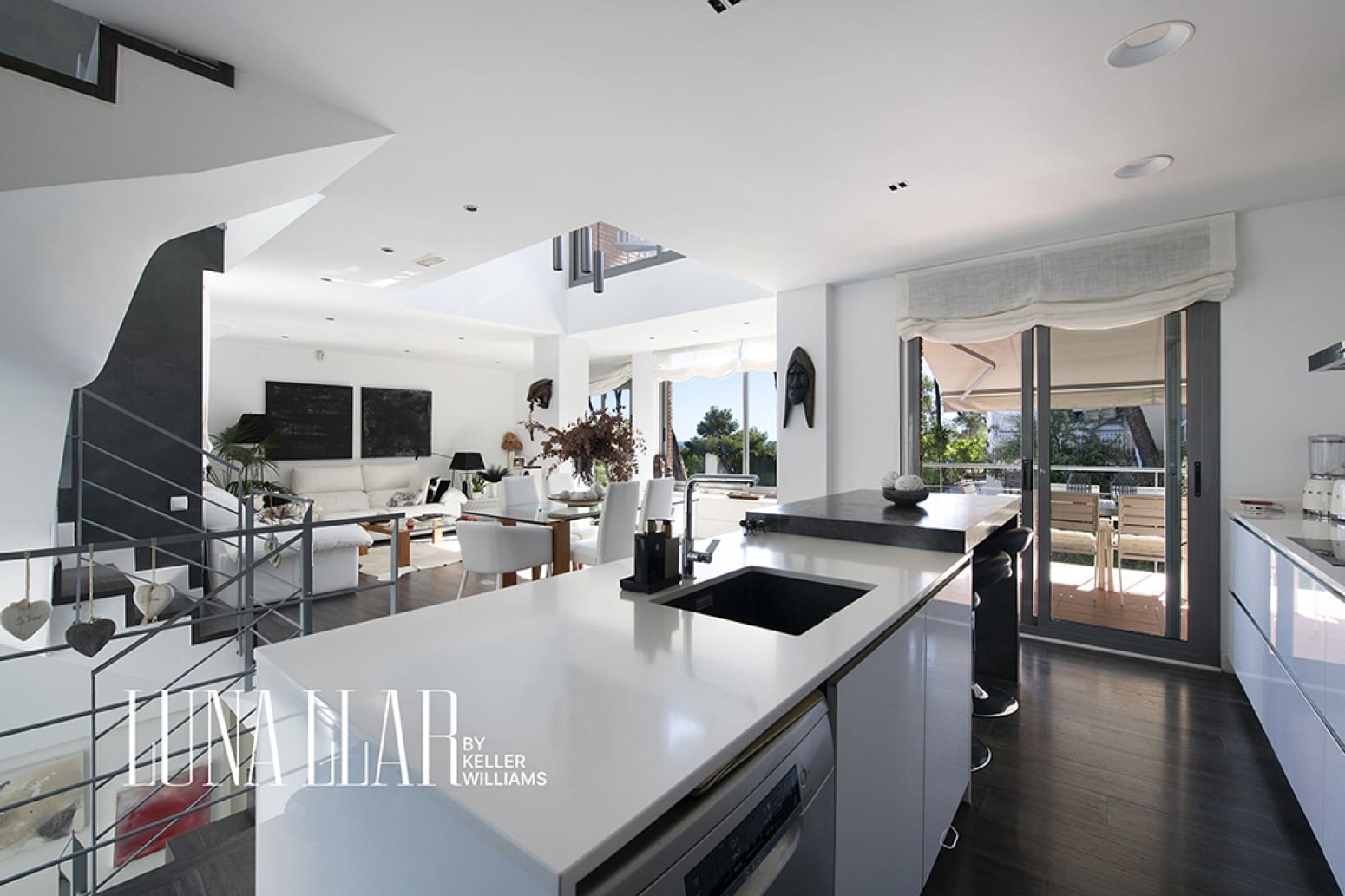 5 bedroom Villa for sale in Castelldefels with pool - € 1,150,000 (Ref: 10173397)