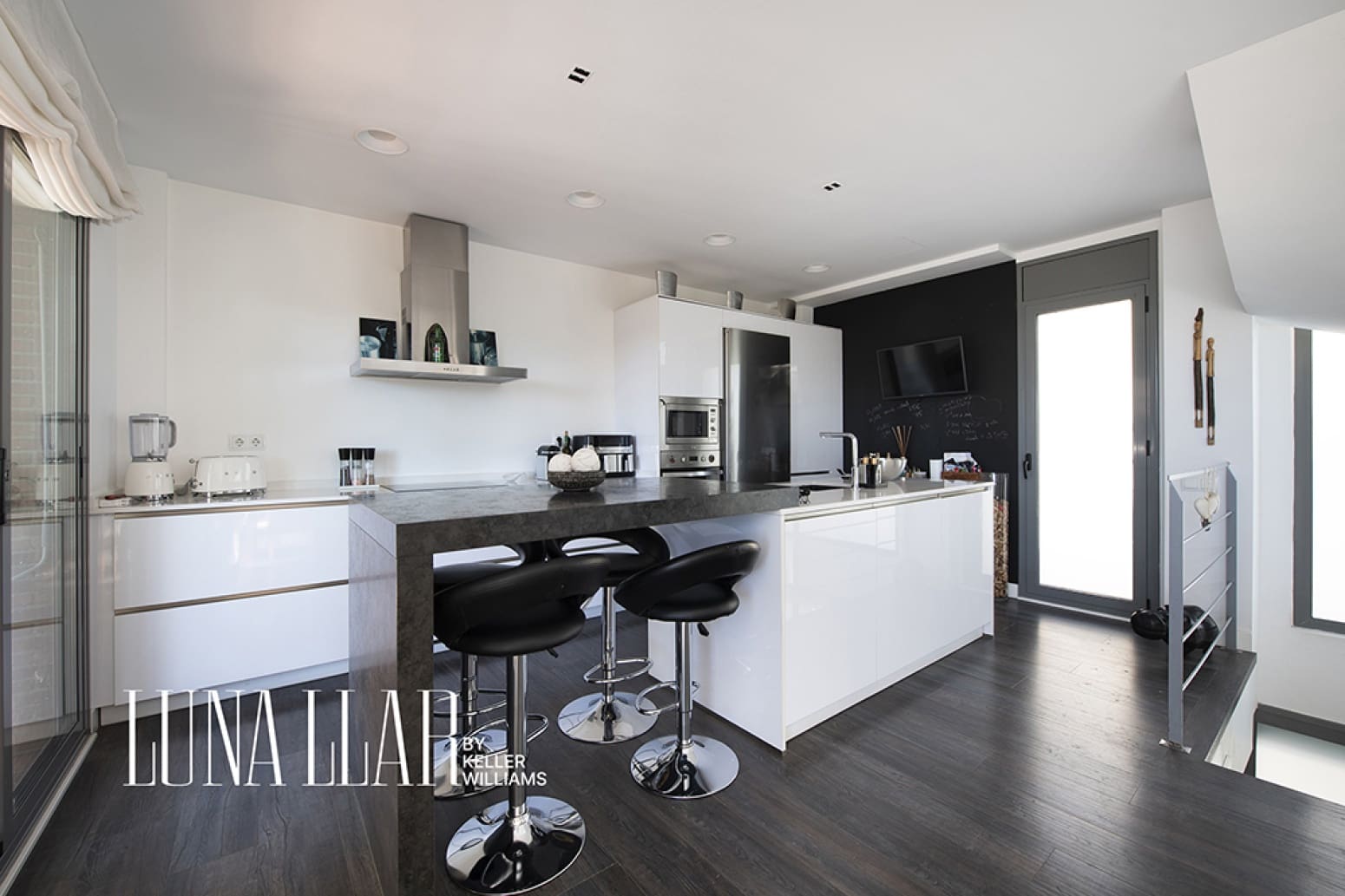5 bedroom Villa for sale in Castelldefels with pool - € 1,150,000 (Ref: 10173397)