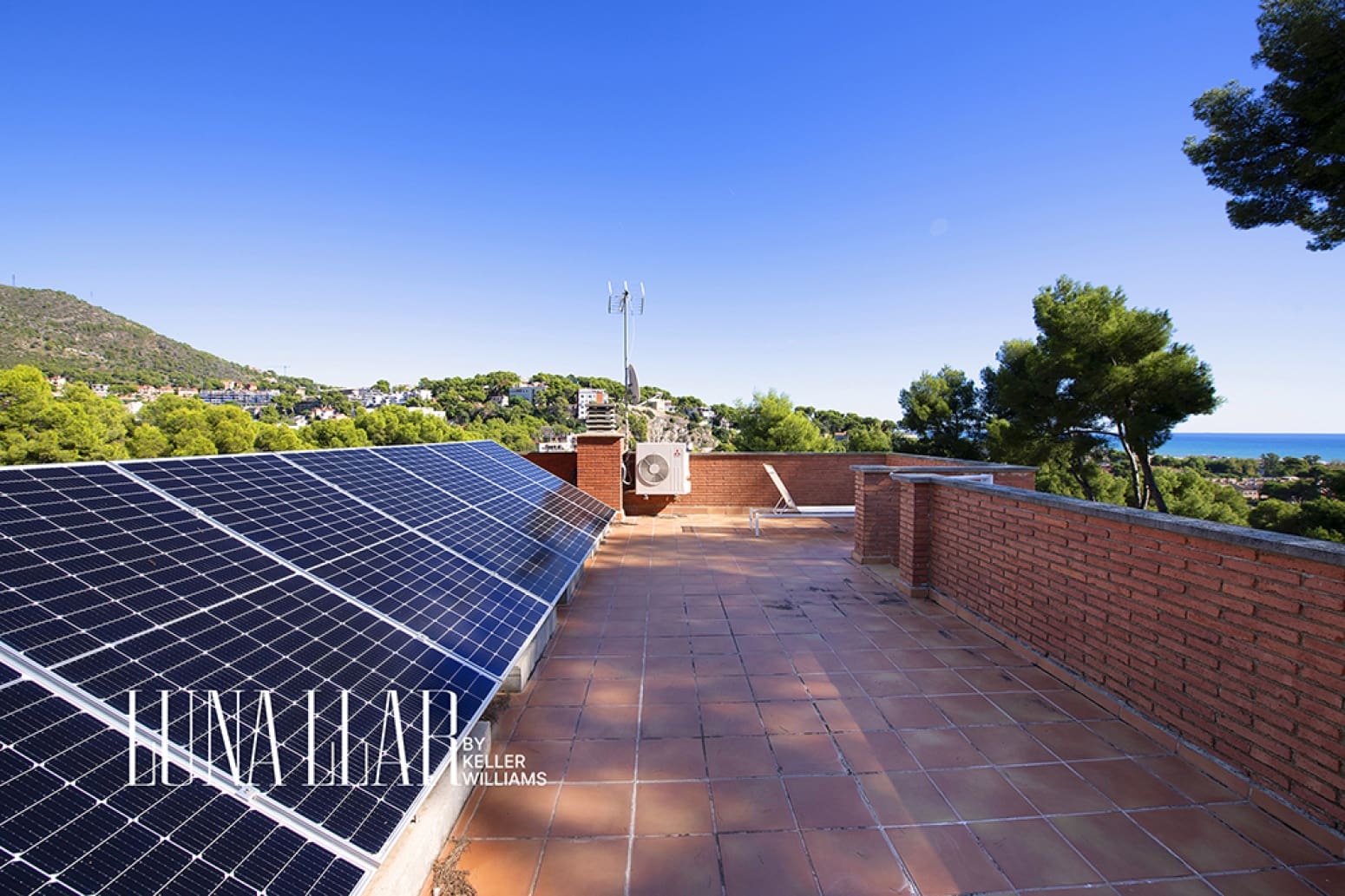 5 bedroom Villa for sale in Castelldefels with pool - € 1,150,000 (Ref: 10173397)