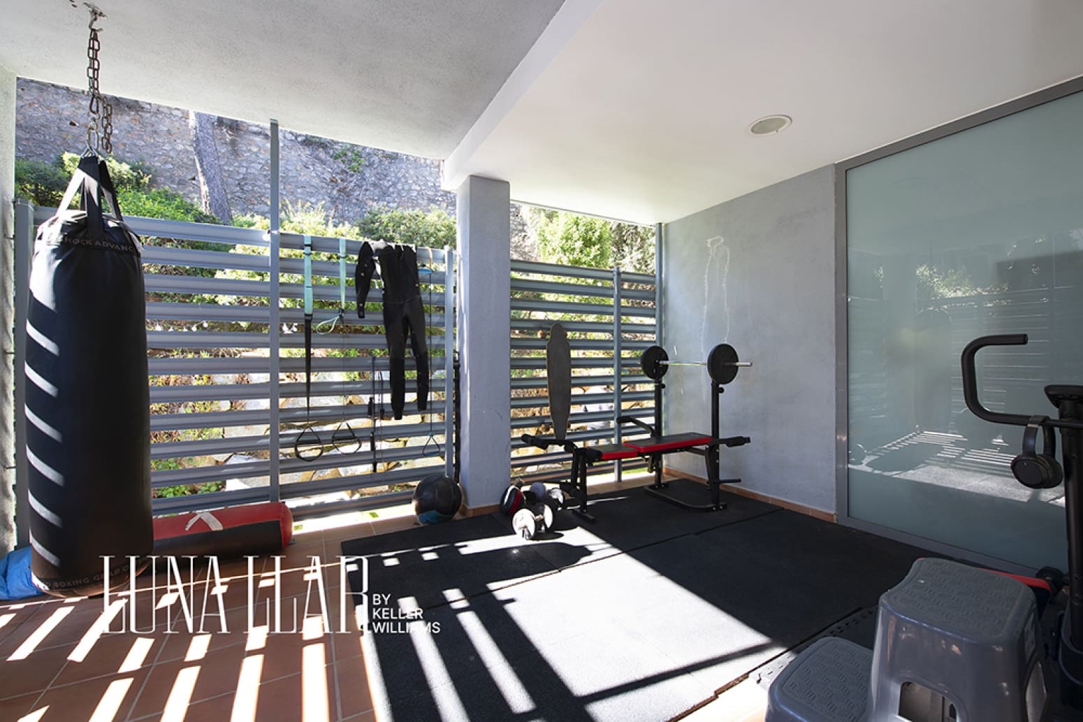 5 bedroom Villa for sale in Castelldefels with pool - € 1,150,000 (Ref: 10173397)