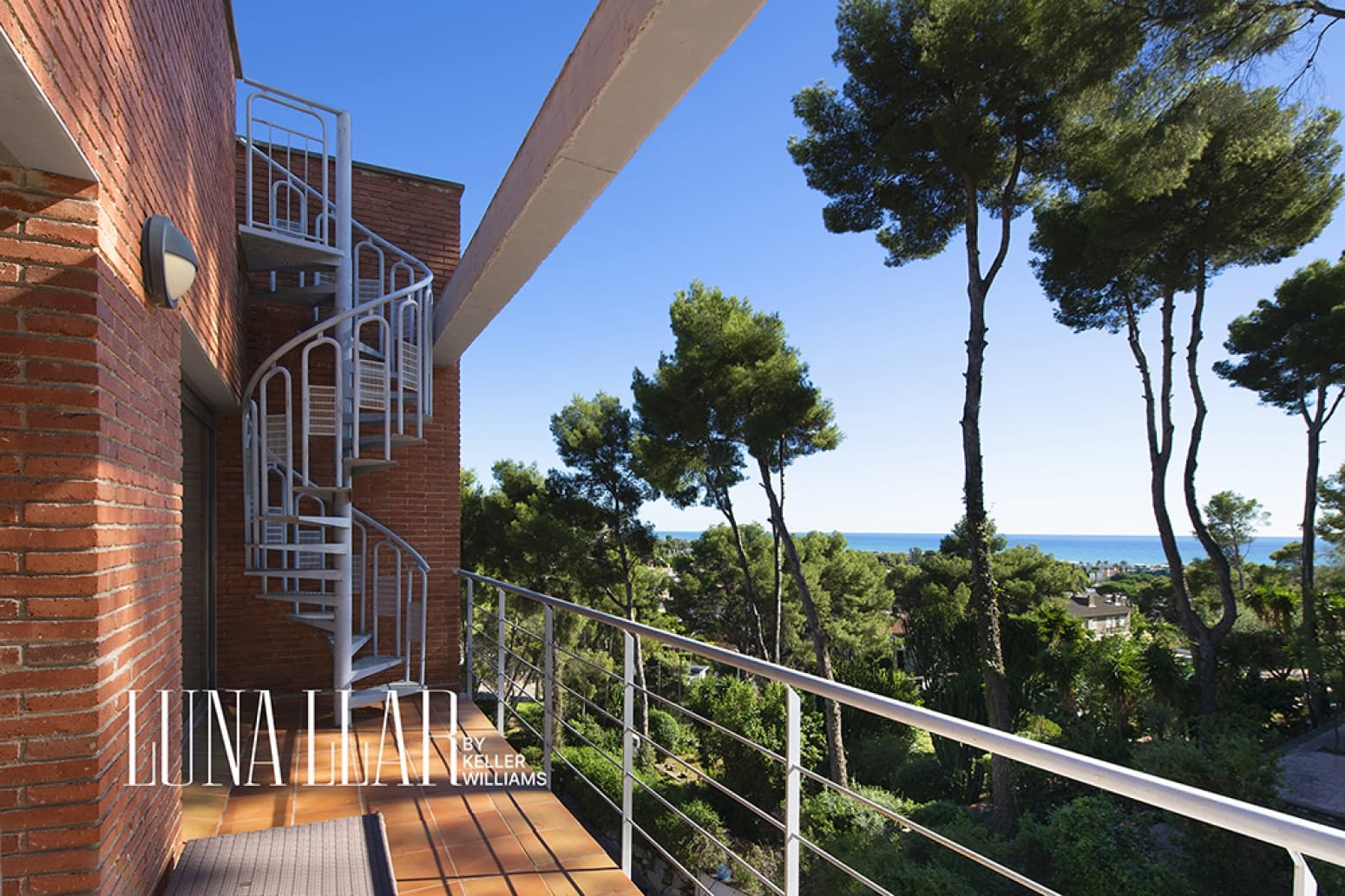 5 bedroom Villa for sale in Castelldefels with pool - € 1,150,000 (Ref: 10173397)