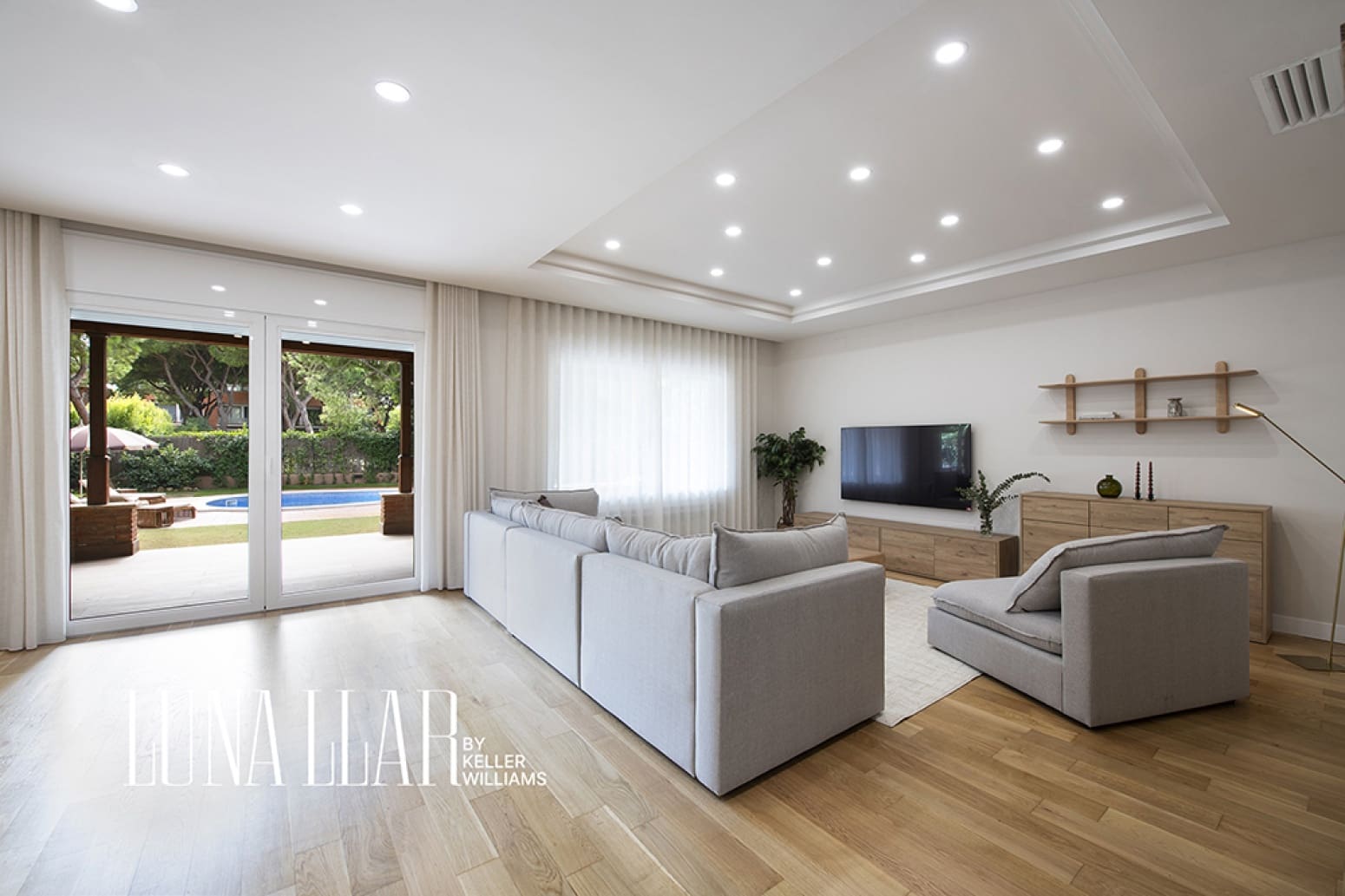 7 bedroom Villa for rent in Gava with pool garage - € 14,000 (Ref: 10182725)