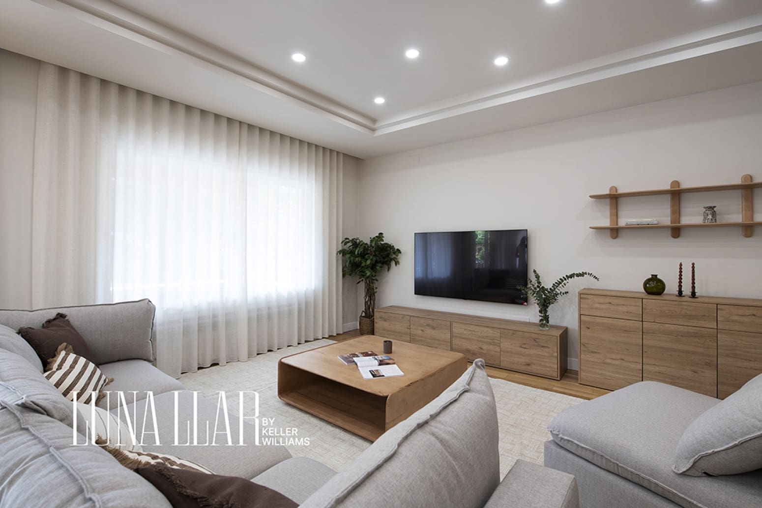 7 bedroom Villa for rent in Gava with pool garage - € 14,000 (Ref: 10182725)