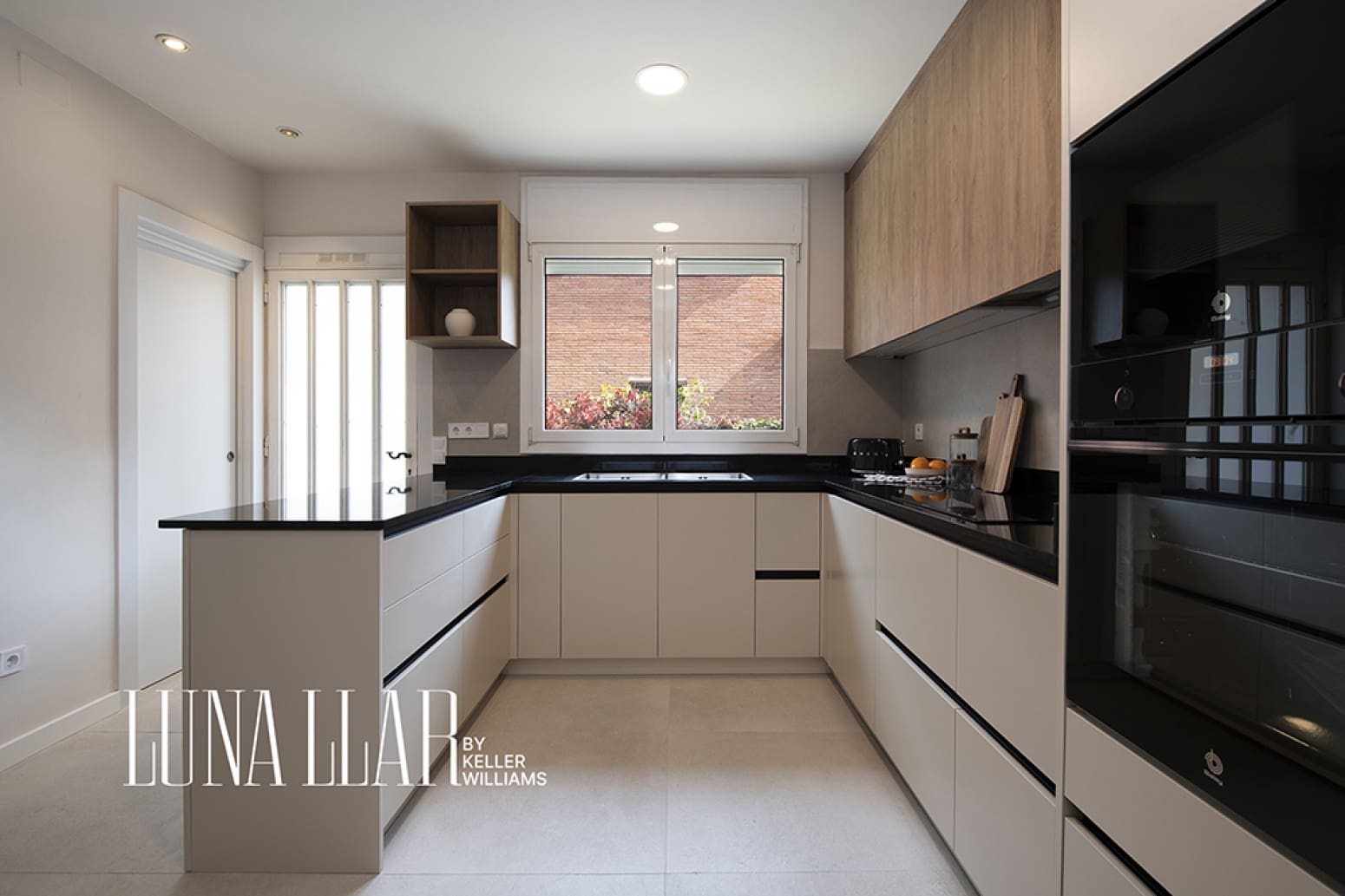7 bedroom Villa for rent in Gava with pool garage - € 14,000 (Ref: 10182725)