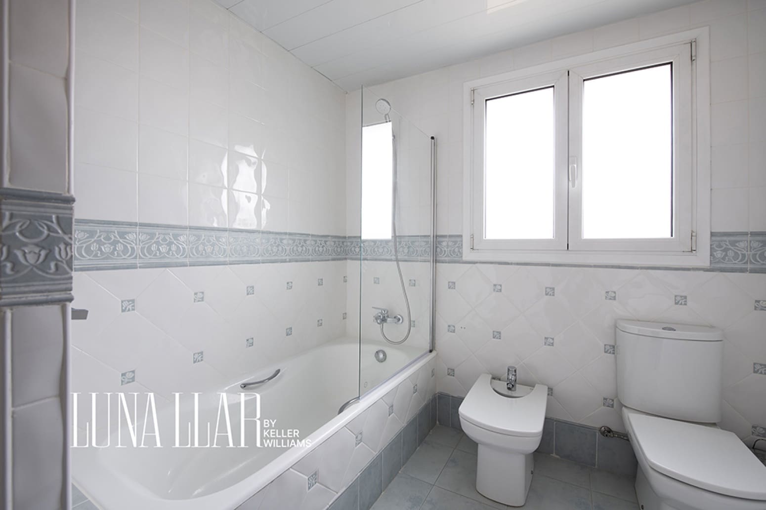 7 bedroom Villa for rent in Gava with pool garage - € 14,000 (Ref: 10182725)