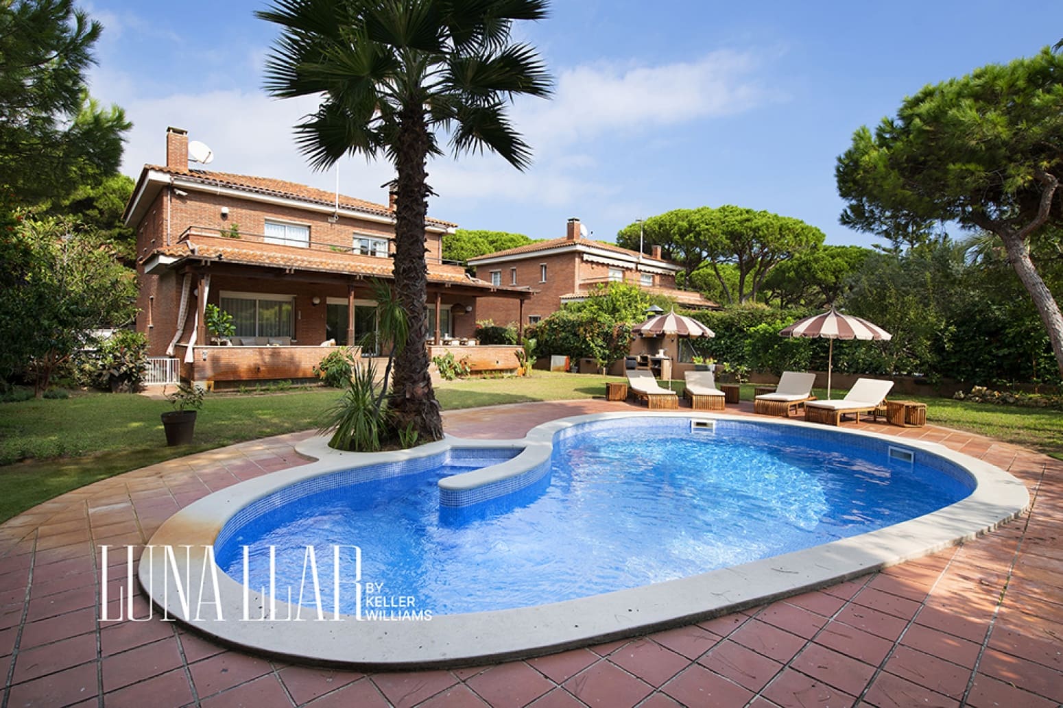 7 bedroom Villa for rent in Gava with pool garage - € 14,000 (Ref: 10182725)