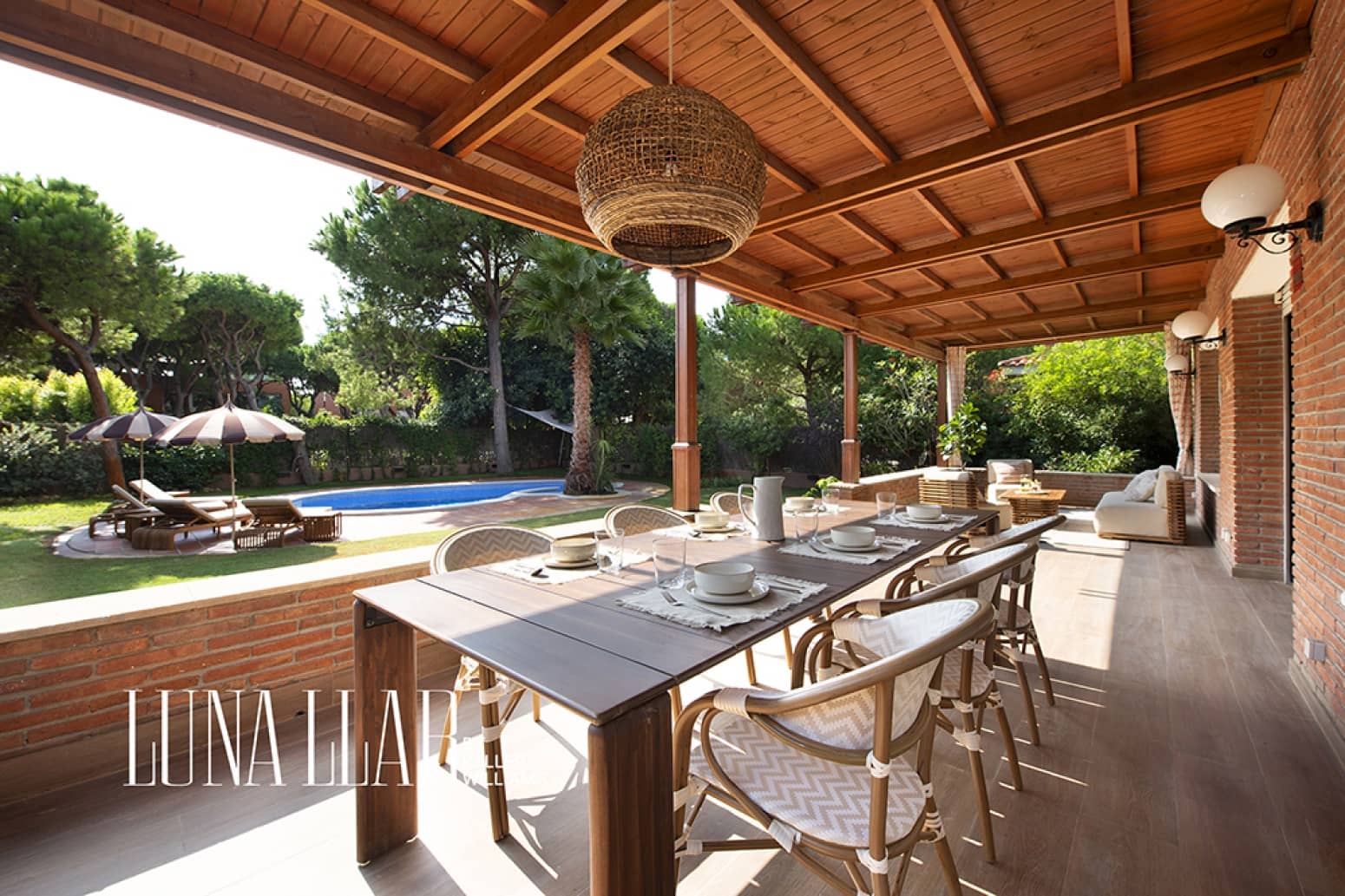 7 bedroom Villa for rent in Gava with pool garage - € 14,000 (Ref: 10182725)