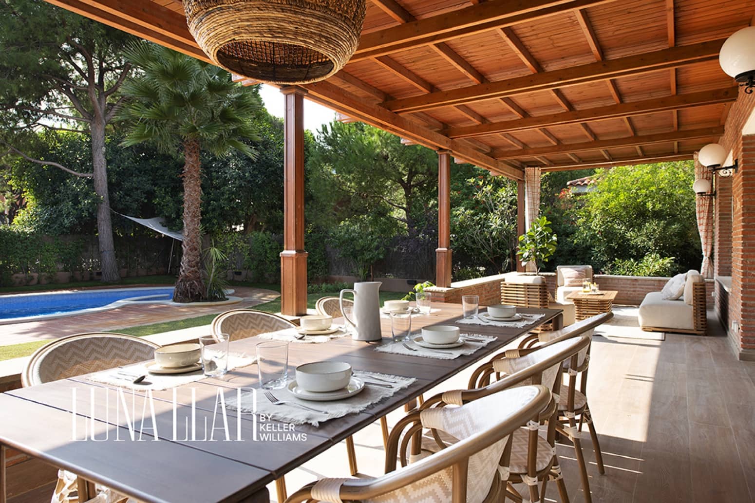 7 bedroom Villa for rent in Gava with pool garage - € 14,000 (Ref: 10182725)