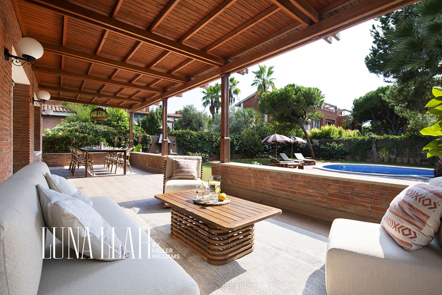 7 bedroom Villa for rent in Gava with pool garage - € 14,000 (Ref: 10182725)
