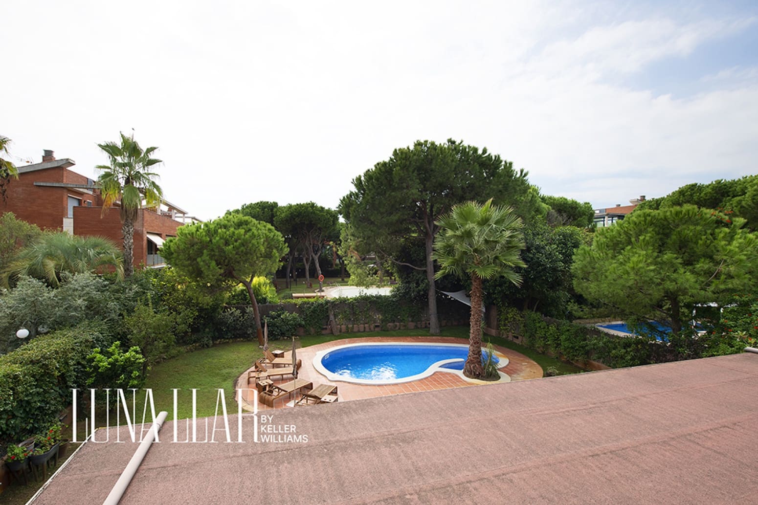 7 bedroom Villa for rent in Gava with pool garage - € 14,000 (Ref: 10182725)