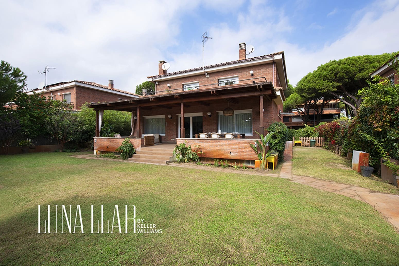7 bedroom Villa for rent in Gava with pool garage - € 14,000 (Ref: 10182725)
