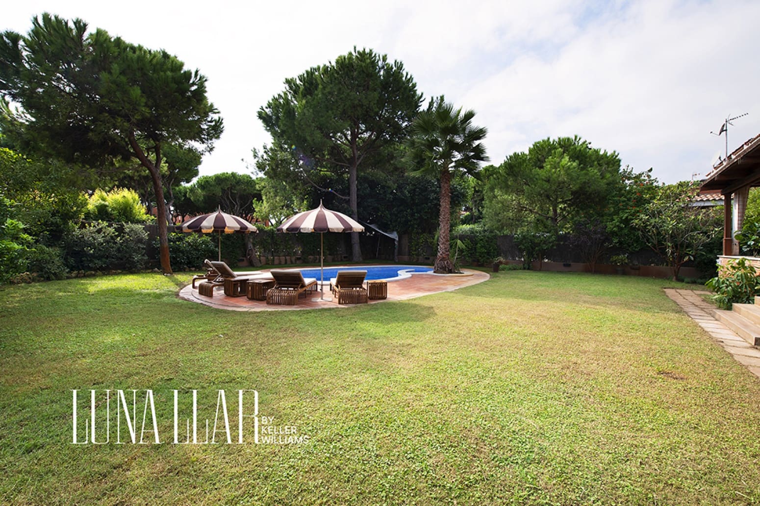 7 bedroom Villa for rent in Gava with pool garage - € 14,000 (Ref: 10182725)